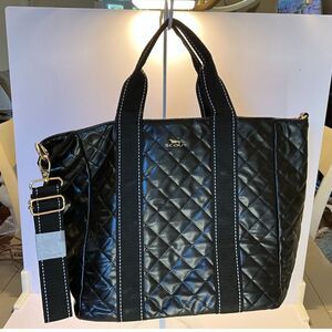 Scout quilted black tote medium with strap EUC